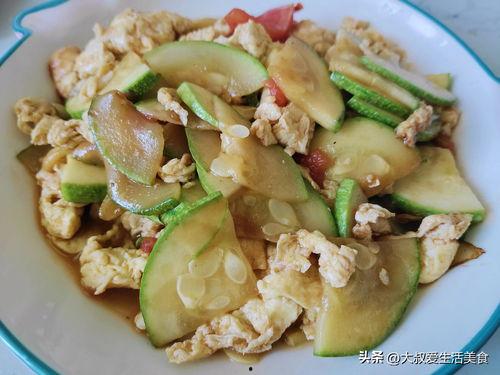 吃瓜炒蛋,吃瓜炒蛋，夏日里的清新滋味