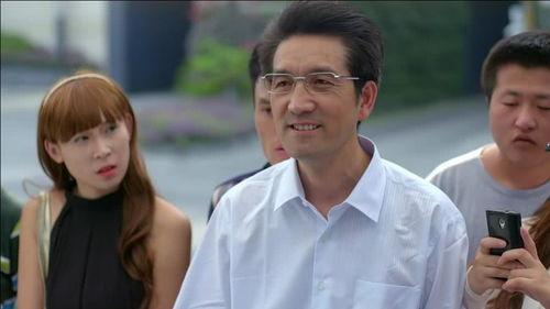 帅气的吃瓜路人图片,揭秘帅气吃瓜路人的神秘魅力