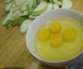 火腿肠和葫芦瓜一起吃,营养美味两不误