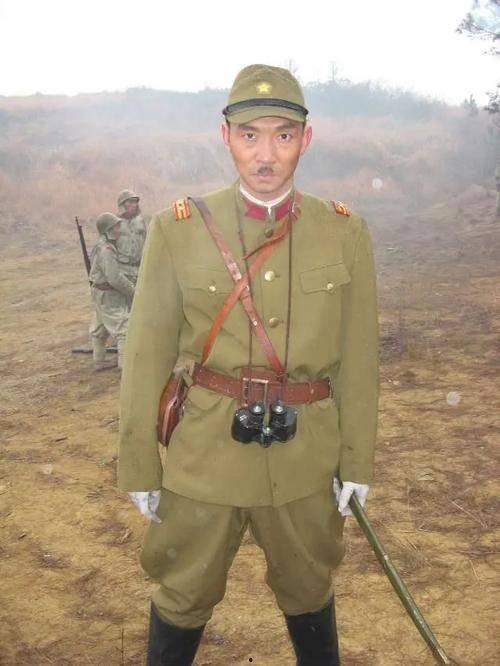 大佐吃瓜图片高清,高清图揭秘军中趣闻